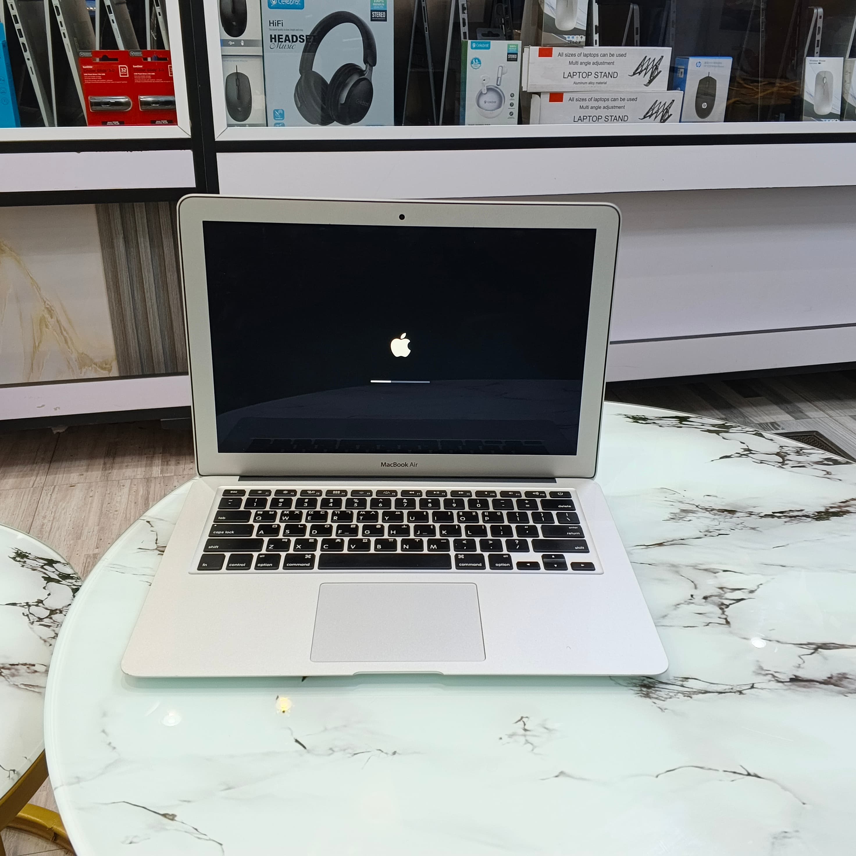 MacBook Air 2015 — view 1