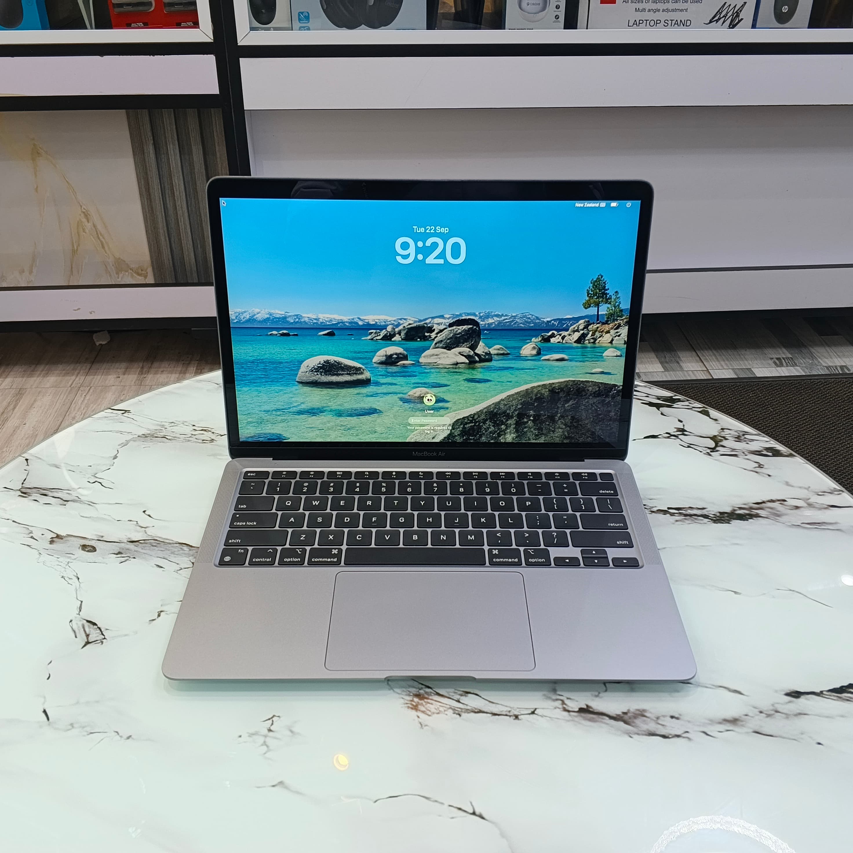 MacBook Air M1 2020 — view 1