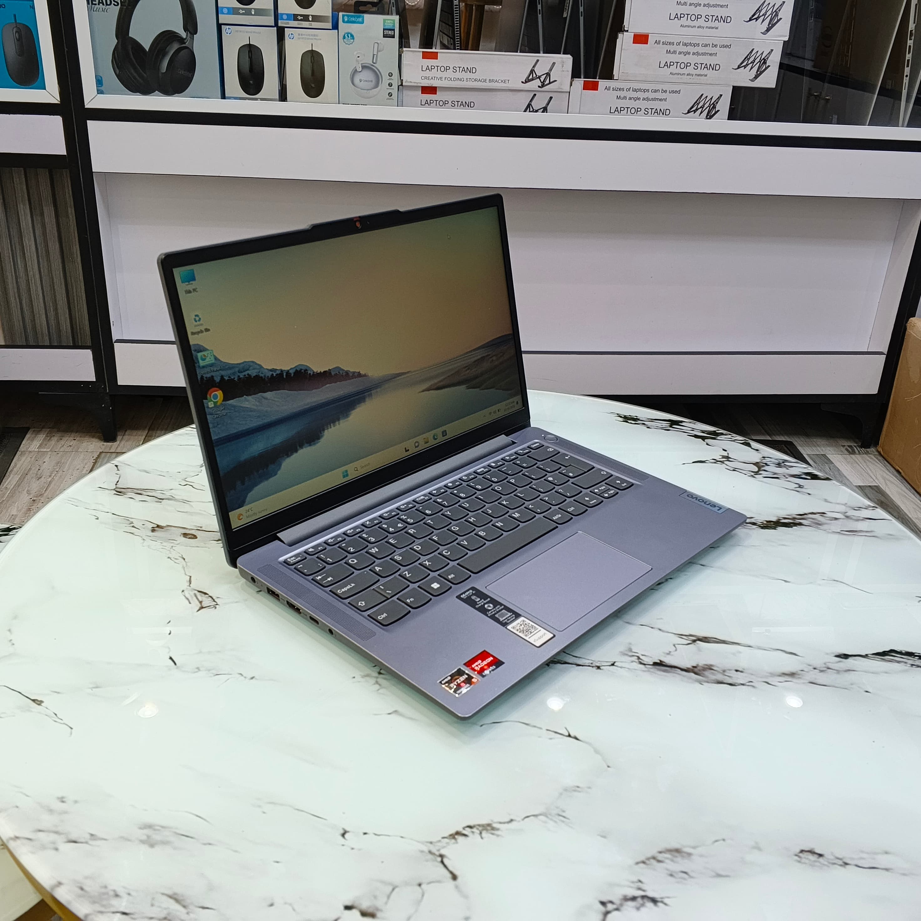 Lenovo IdeaPad Slim 3 — view 1