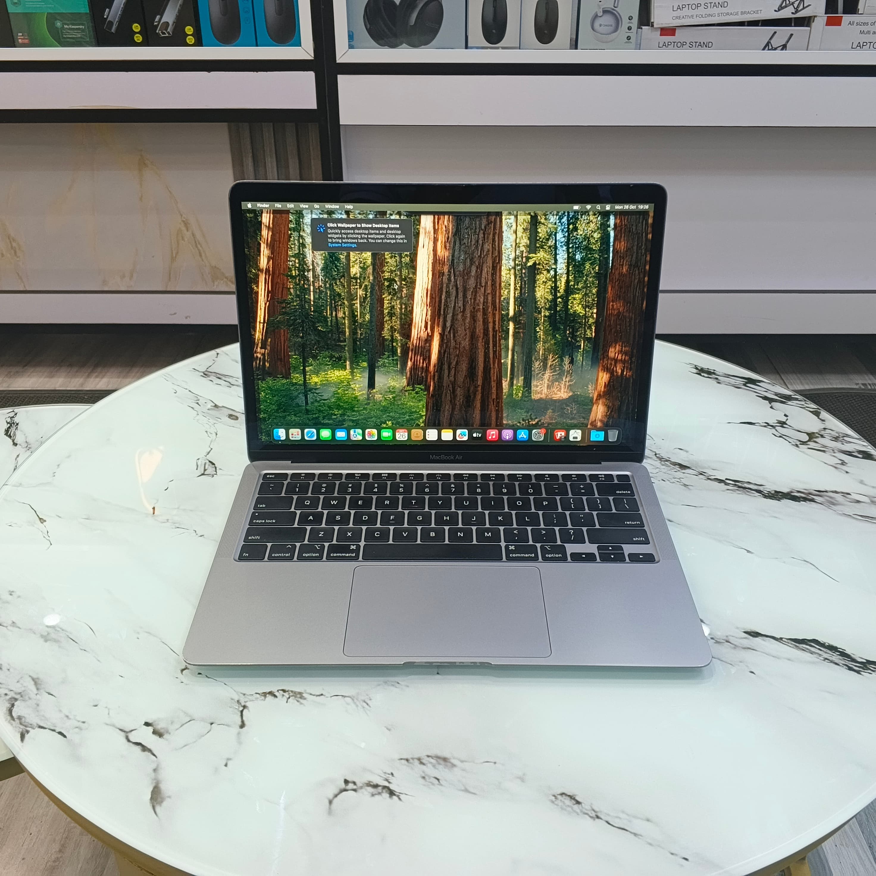 MacBook Air 2020 — view 1